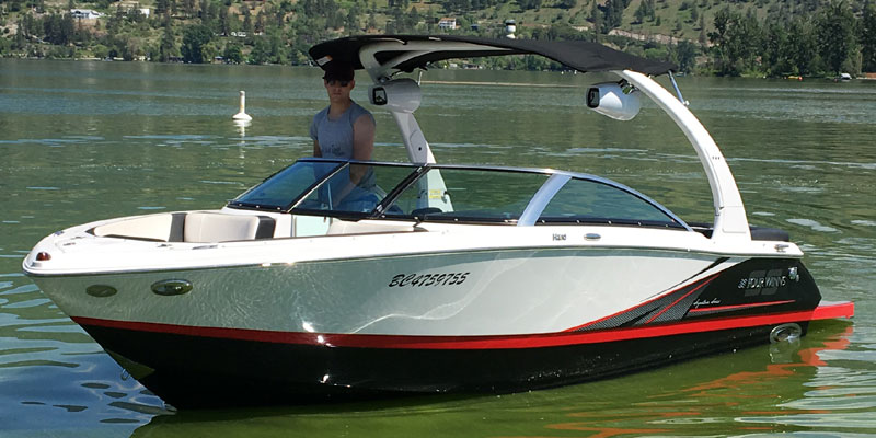 Four Winns 22' Bow Rider boat renters on Kalamalka Lake near Vernon
